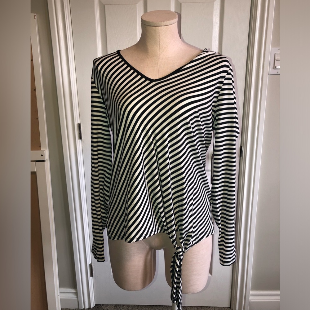 Vince Camuto long sleeve striped top